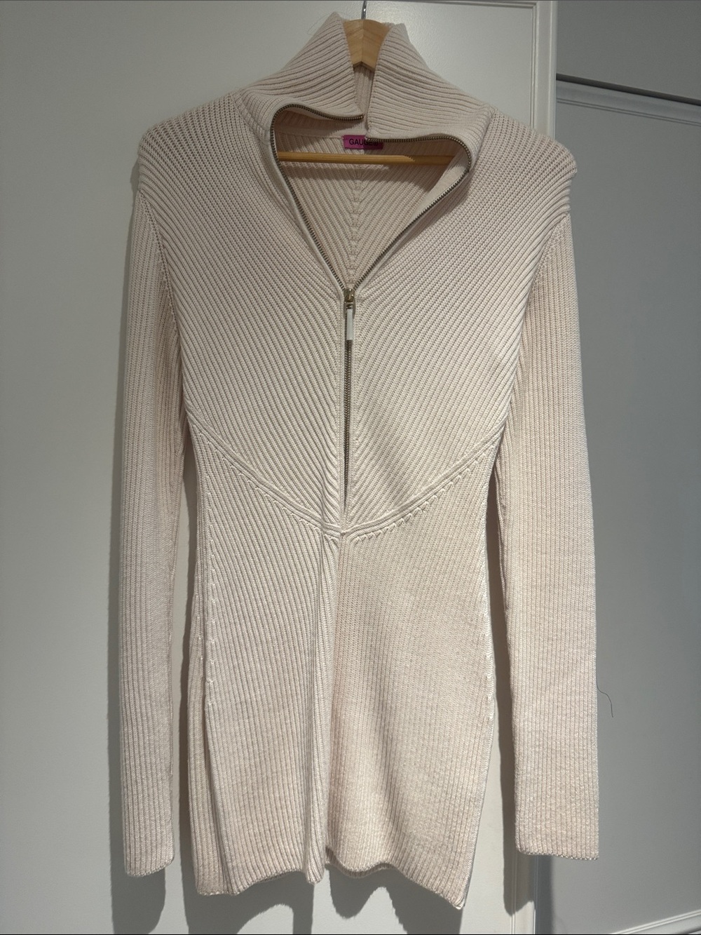 Gauge81 Cream Ribbed Zip-Up Turtleneck Sweater